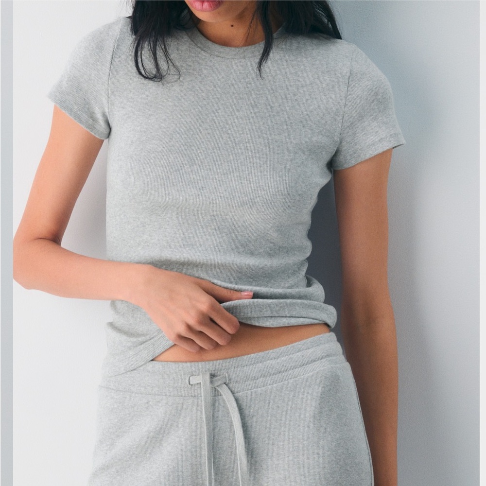 Aritzia TNA homestretch Short Sleeve Tee